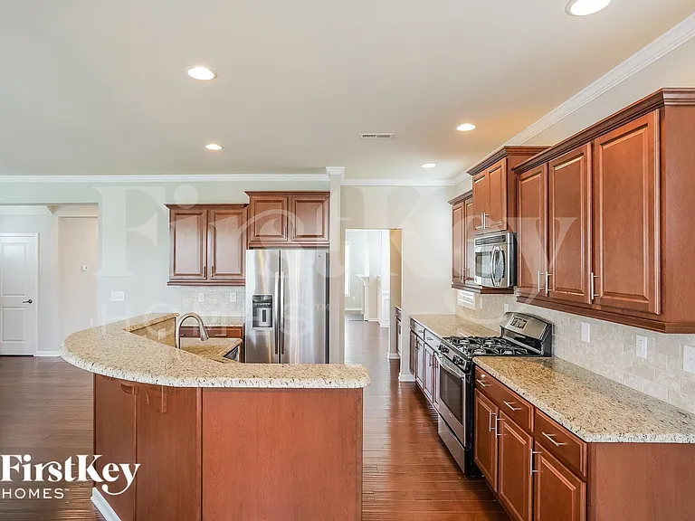 175 Heathwood Dr — Photo 7