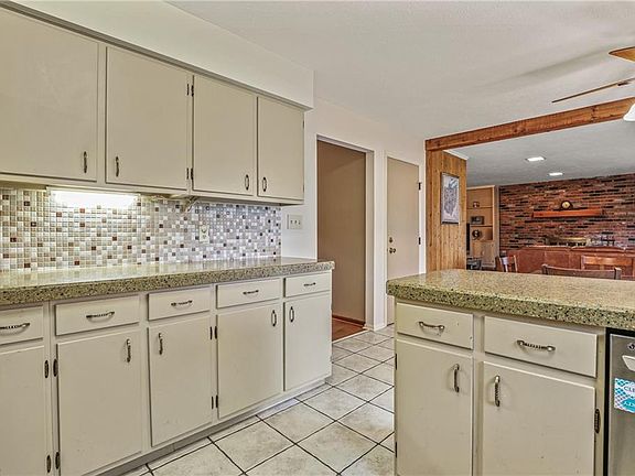 5th image of 12575 Harold Dr