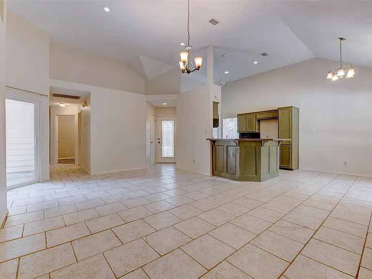 1906 Woodhue Dr — Photo 6
