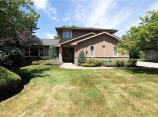 24021 Halburton Rd, Beachwood, OH 44122