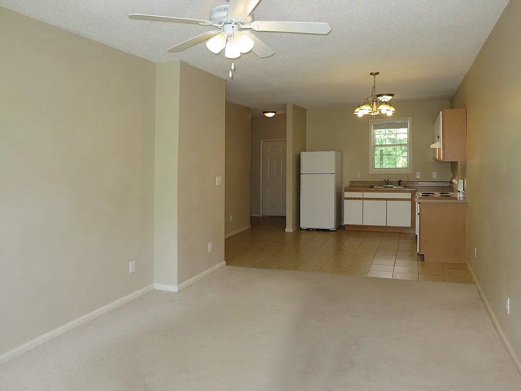 4 bed, 1318 sqft, $2,195 — Photo 2