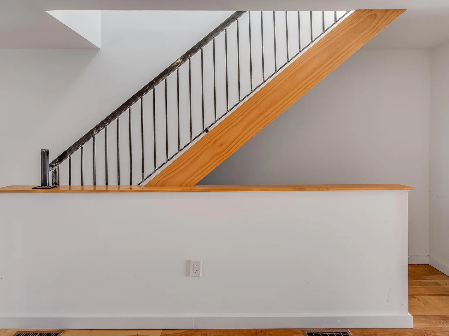 2478 Coral St — Photo 3