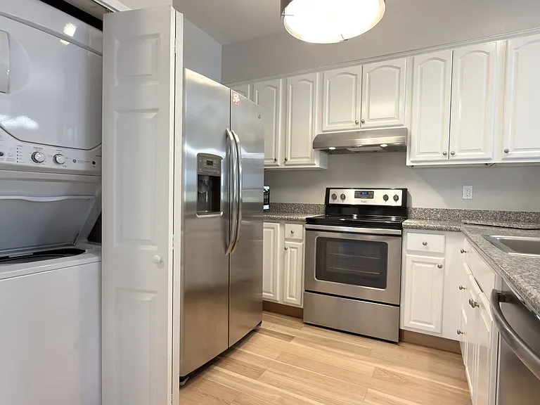 97 E Saint James St #27 — Photo 7