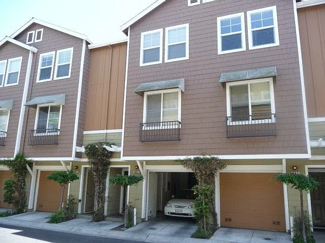 3 bed, 1333 sqft, $3,500 — Photo 2
