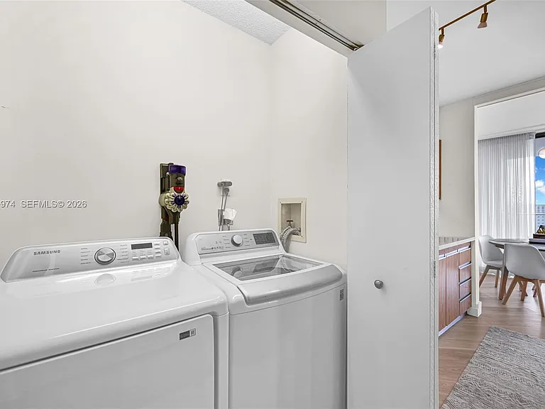 19707 Turnberry Way #17A — Photo 37