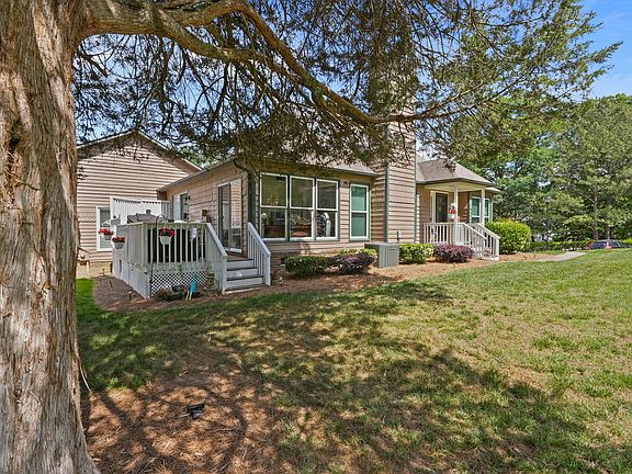 5th image of 2032 Willow Hill Ln