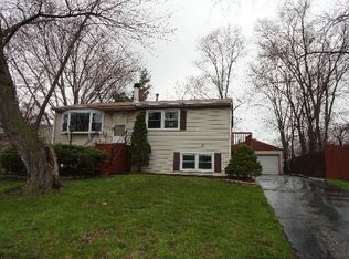 122 Pueblo Rd, Carpentersville, IL 60110