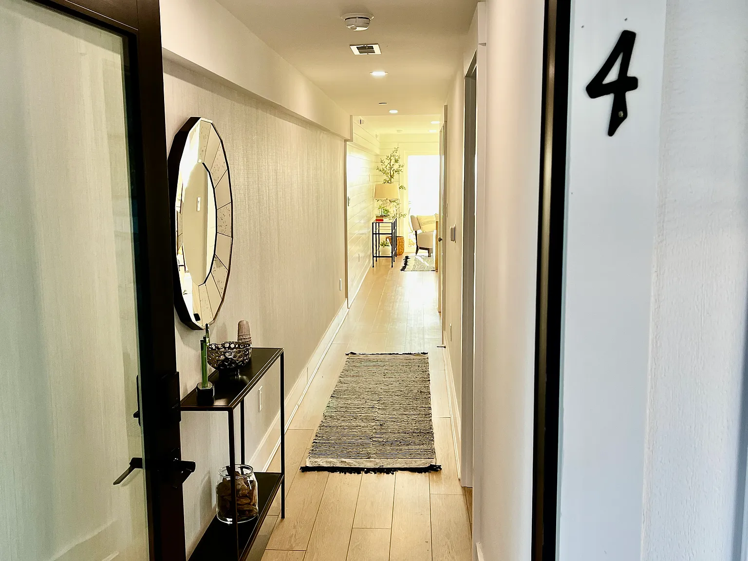 1 bed, 816 sqft, $2,100 — Photo 2
