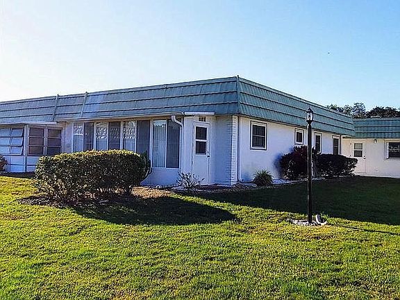 3rd image of 302 Andover Pl S #G156