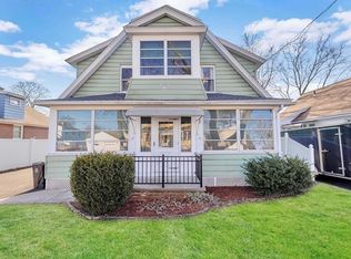 17 Lachine St, Chicopee, MA 01020