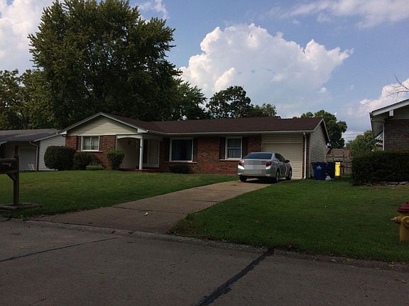 3rd image of 2045 Huntington Dr