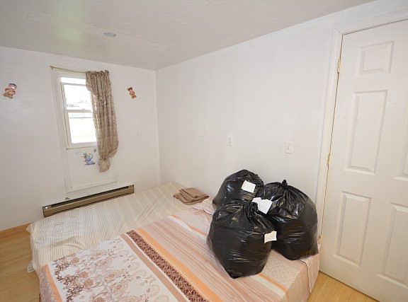 4th image of 597 Home St
