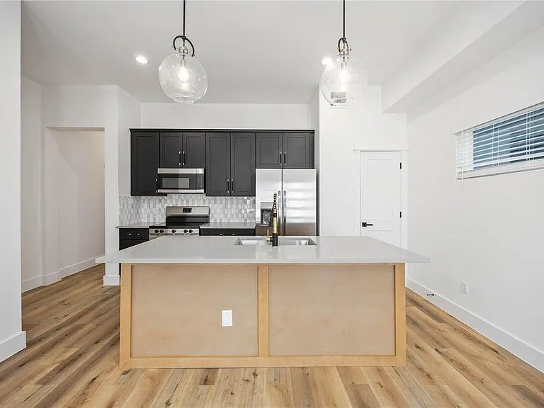 8009 Cora St — Photo 16