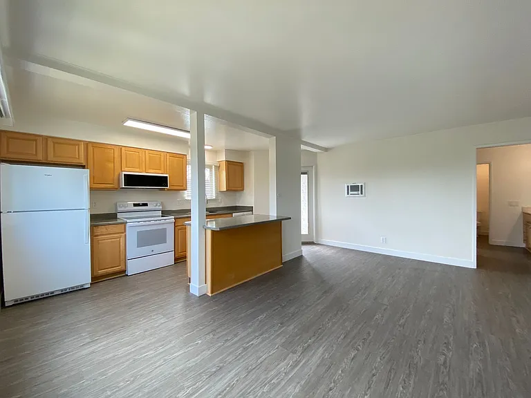 Adams Street Apartments — Photo 3