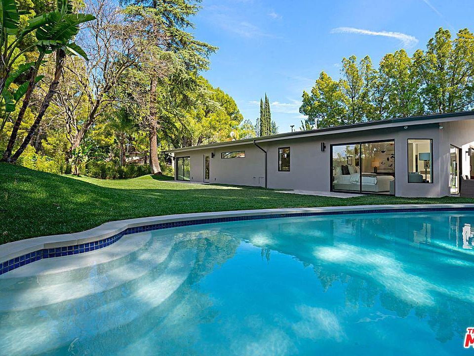 1st image of 16521 Park Lane Cir