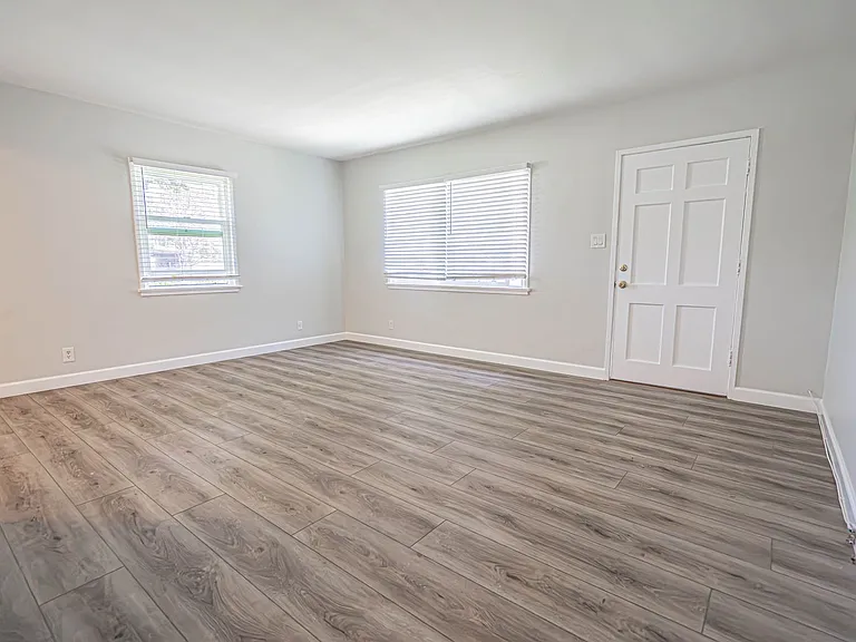 2031 N Parish Pl — Photo 4