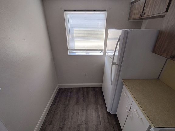 4th image of 4136 Shoreline Dr