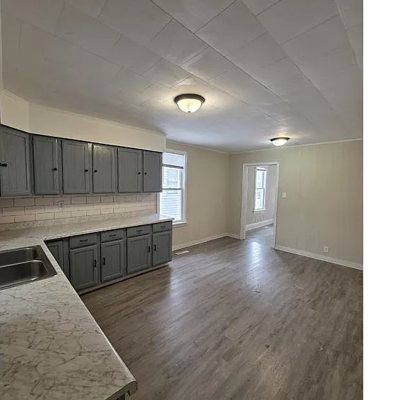 1110 Camden St — Photo 5