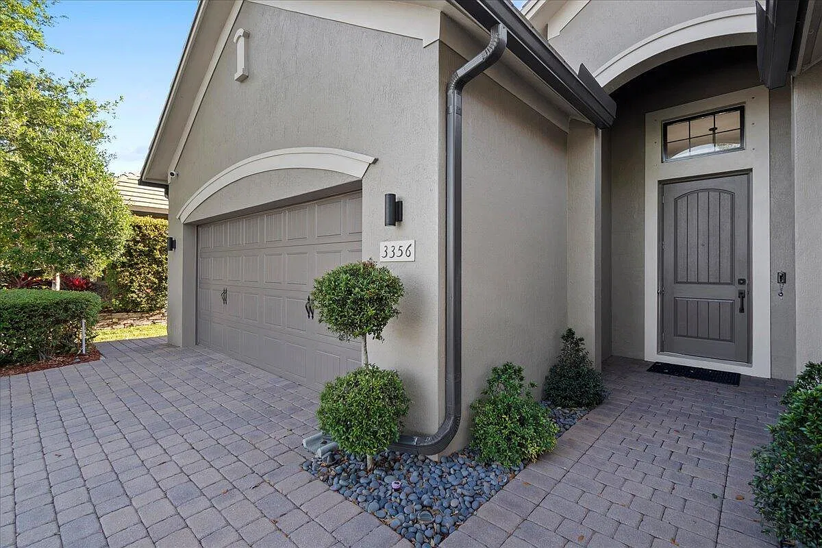 3 bed, 2.0 bath, 1915 sqft, $5,000 — Photo 2