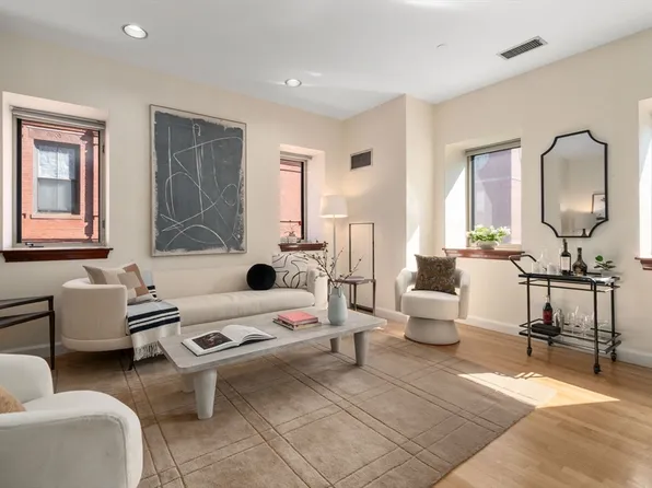 2 Clarendon St APT 302, Boston, MA 02116