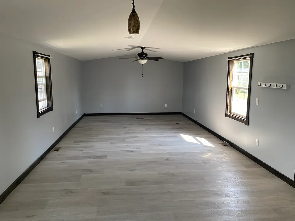 48 Lisa Ln