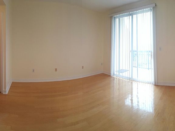 Mstr Bed w/ 2 Walkin Closets