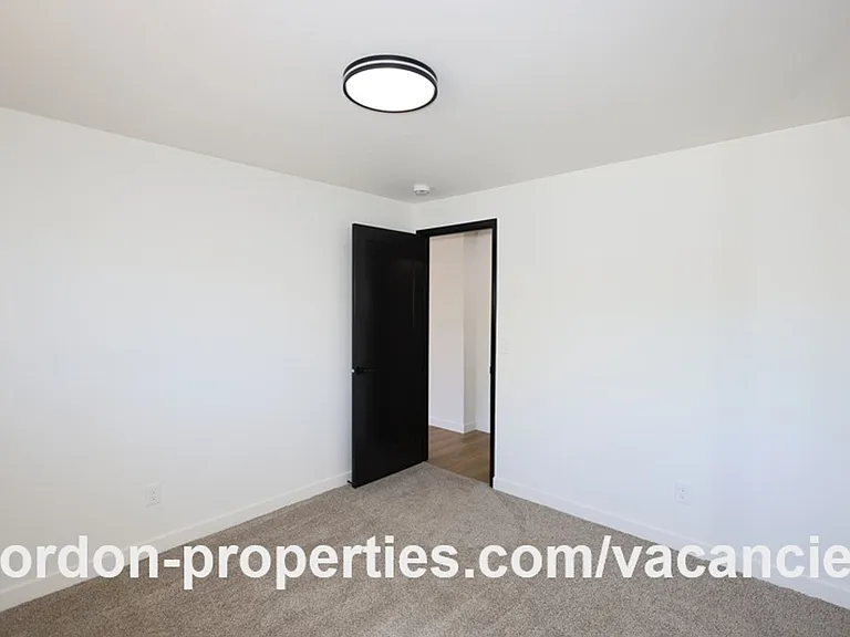 8960 SE Tolbert St #2 — Photo 17
