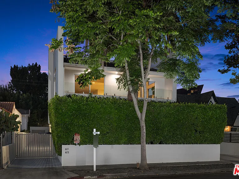 613 Westmount Dr — Photo 40