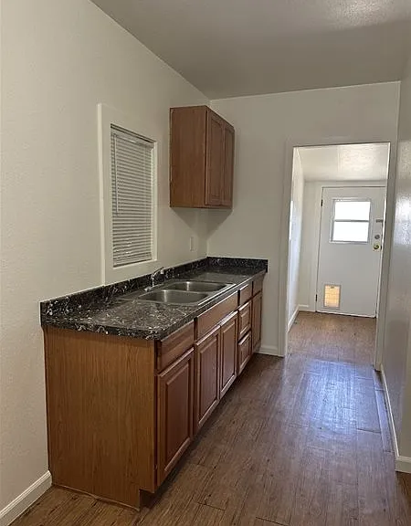 936 Main St — Photo 5