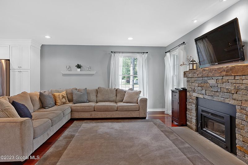 5th image of 11 Ritchie Place
