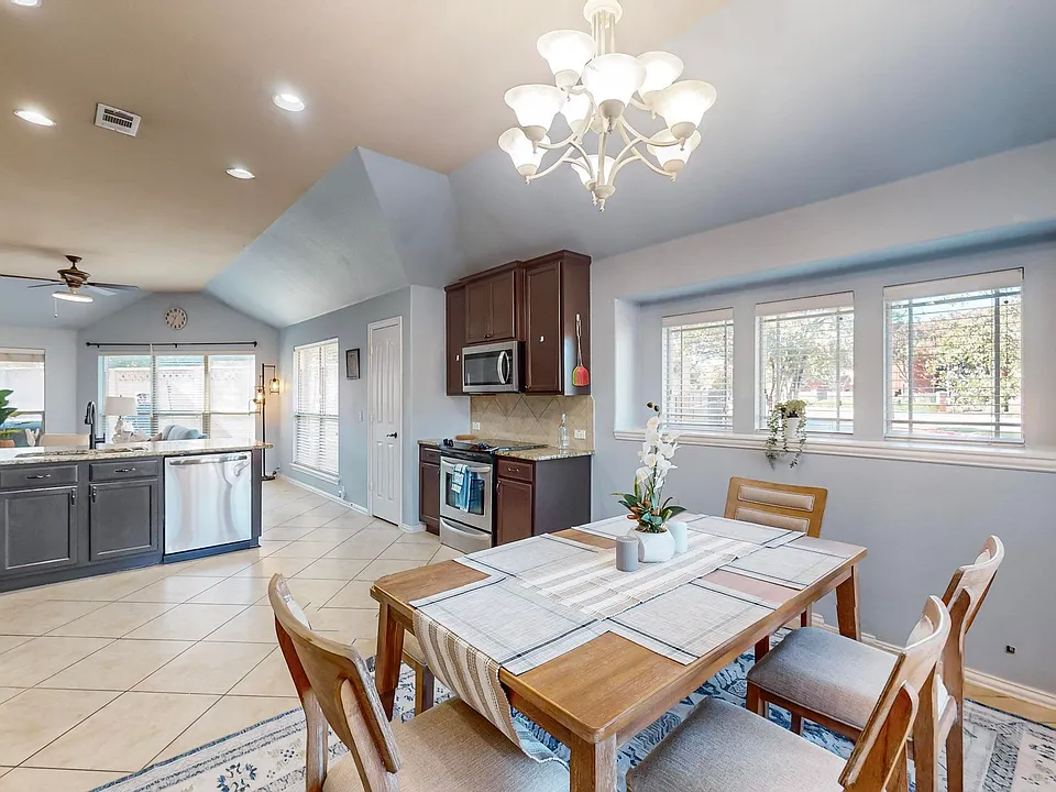 6904 Dream Dust Dr