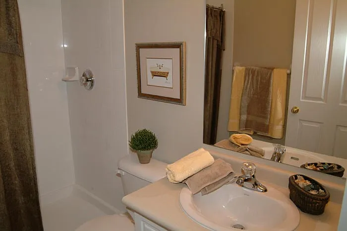 284 Wonderland Rd S — Photo 10