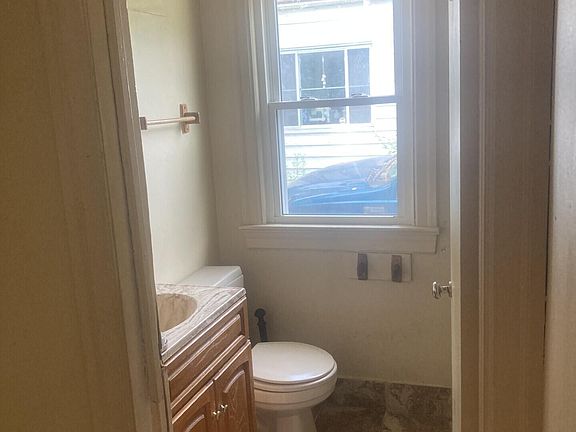5th image of 839 North Ave