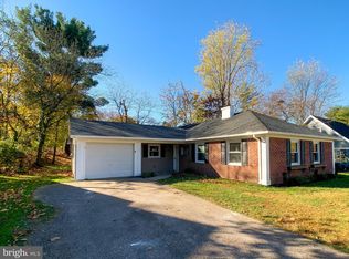 8 Pheasant Ln, Willingboro, NJ 08046