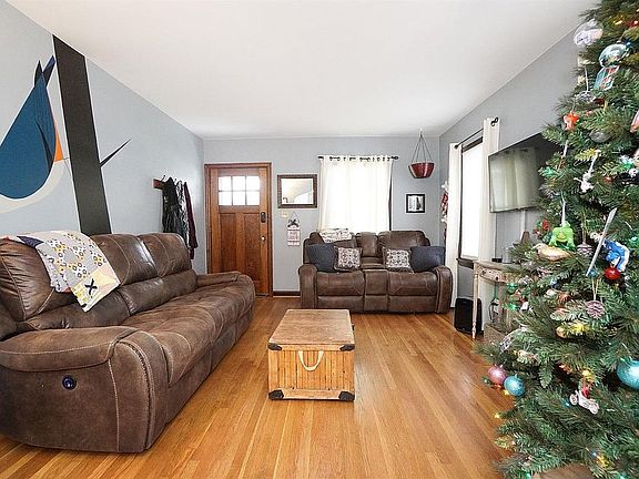 3rd image of 6905 Buckingham Pl