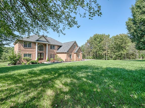 4th image of 435 Magnolia Ln
