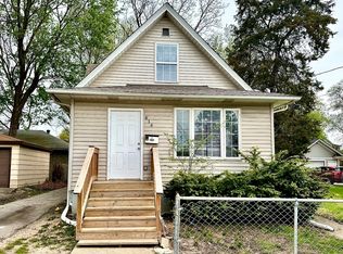 414 Dwight St, Elgin, IL 60120