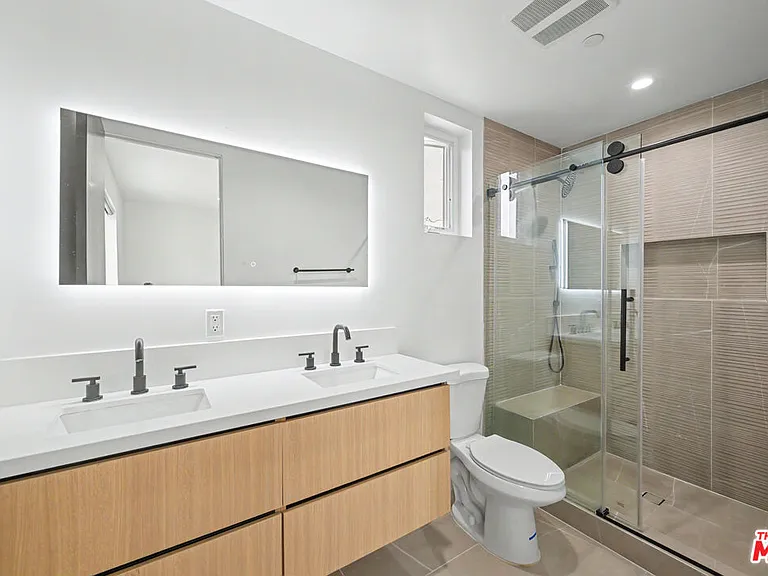 1907 S Corning St #1 — Photo 30