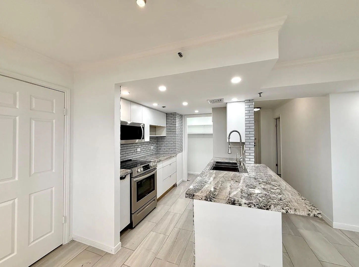 2 bed, 2.0 bath, 1095 sqft, $2,000 — Photo 4