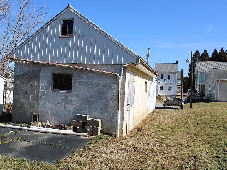 115 Spring Grove Rd — Photo 4