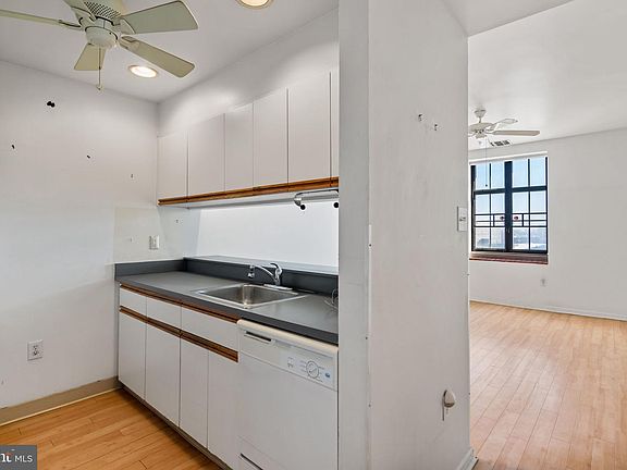 3rd image of 1601 Spring Garden St APT 410