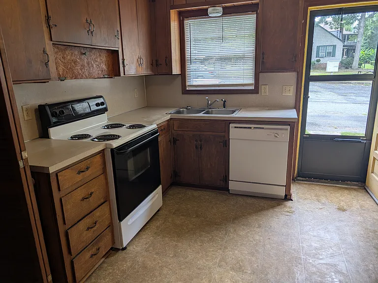 152 Hinkle St #2 — Photo 6