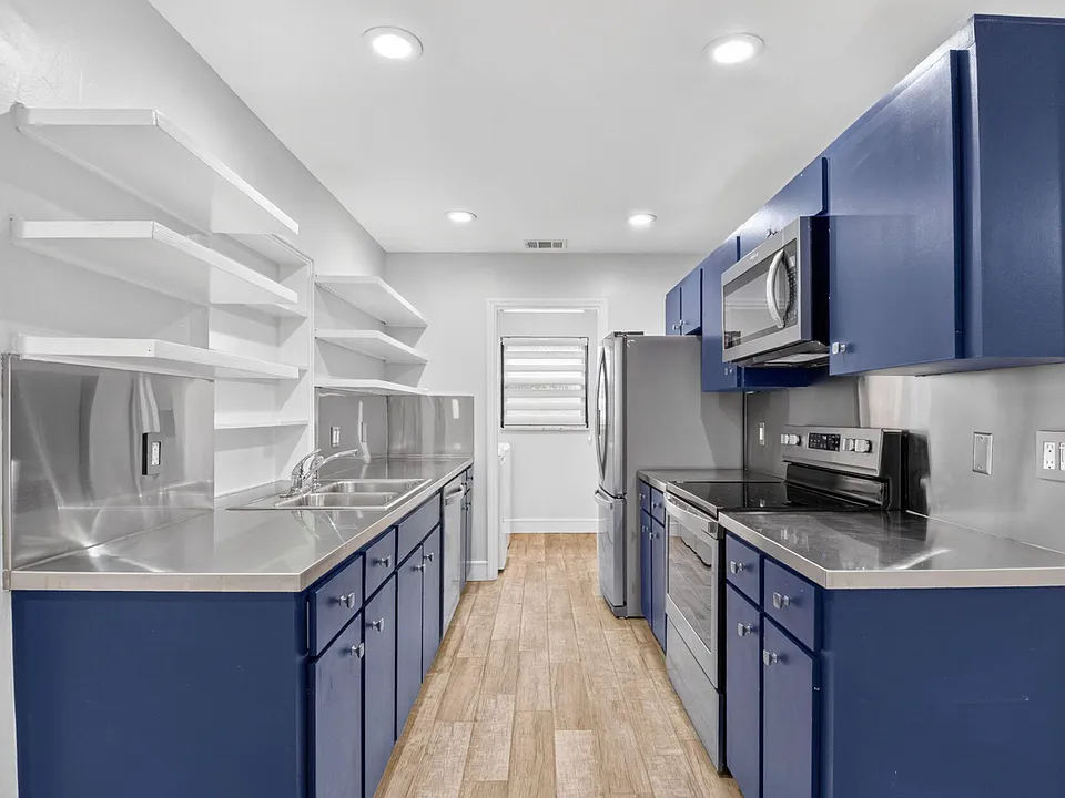 725 Heron Dr
