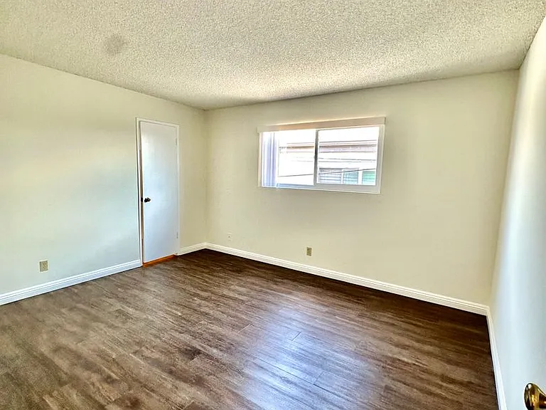 737 Center Pl — Photo 12