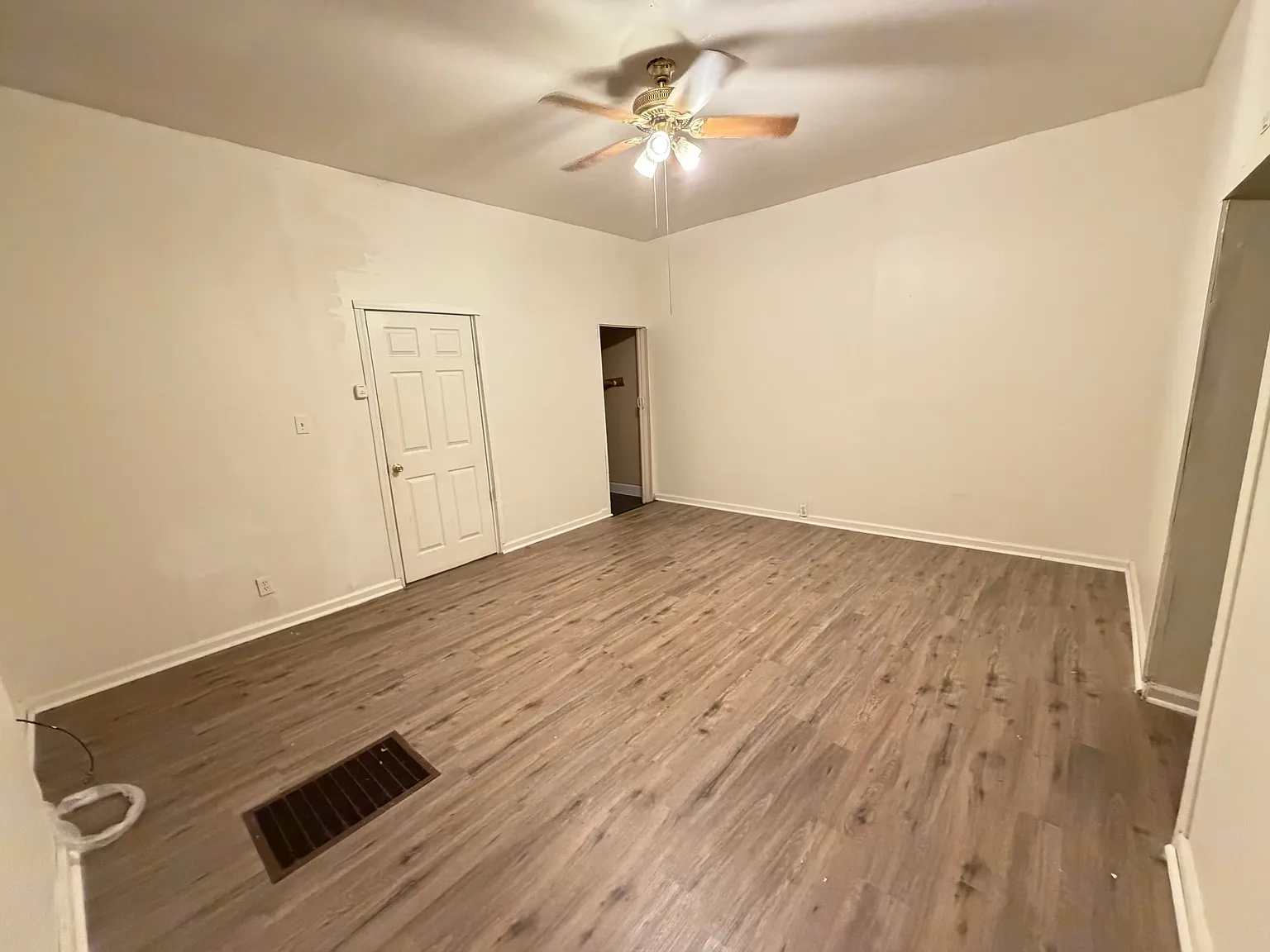 4430-4432 Strodtman Pl — Photo 3