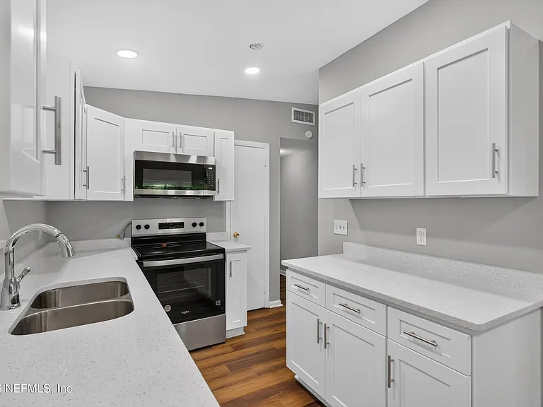 1928 Montmarte Dr — Photo 12