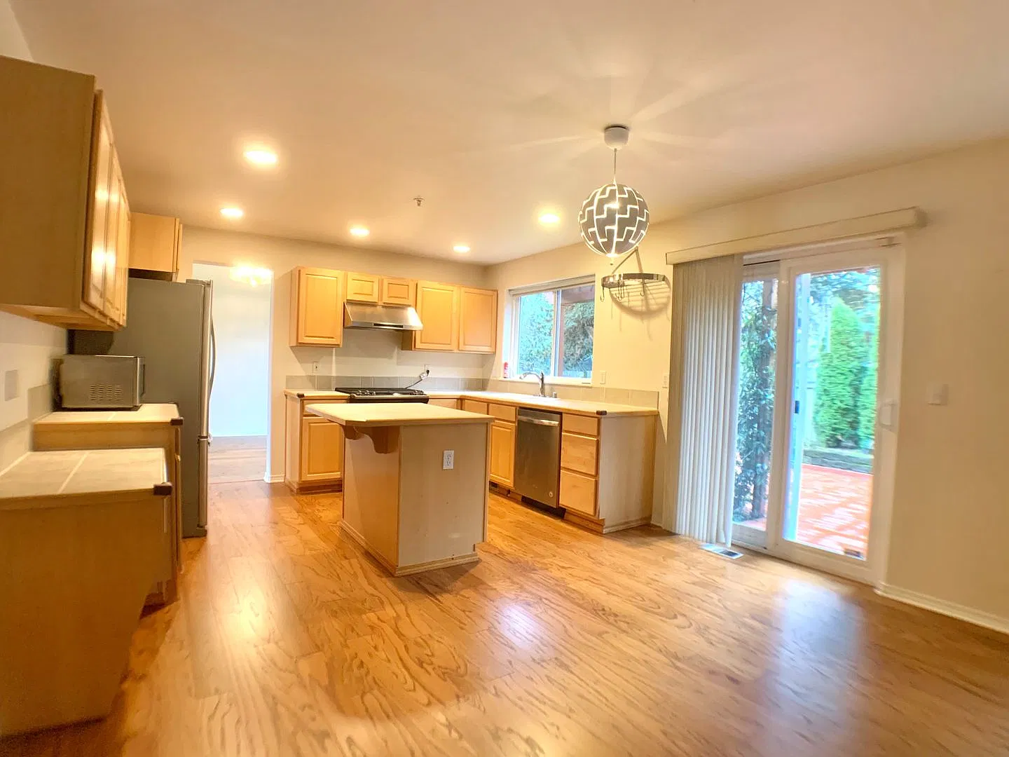 Beautiful 3-Bedroom Kirkland Home with Office, Private Backyard & 2-Car Garage — Photo 4
