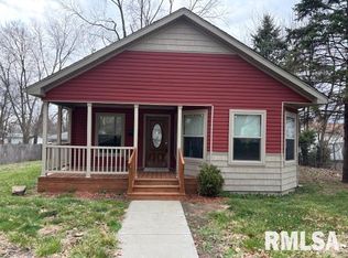 344 N Grove St, Waverly, IL 62692