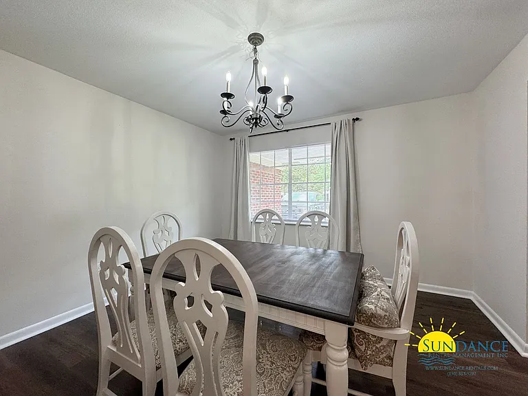 606 Camborne Ave NE — Photo 4