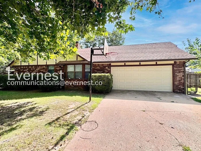 909 W Glendale St — Photo 26